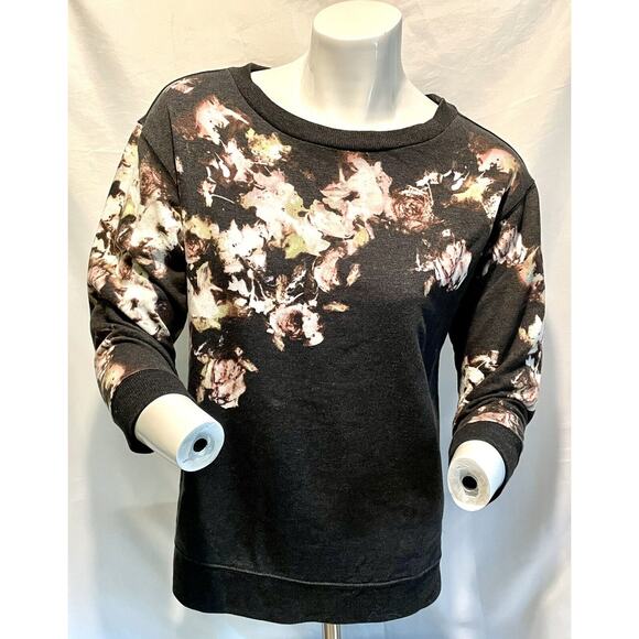 3/$20 Simply Vera Wang Sz XS Black Sweatshirt Style Knit Top Rose Floral Print - Picture 1 of 7
